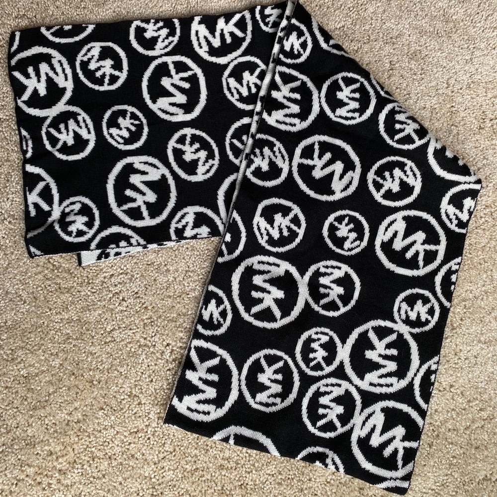 Michael Korea reversible MK logo knit scarf